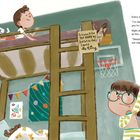 Ein Etagenbett mit Schild: "Entrance to the top bunk by invitation only. Signed, the King." Junge oben, ein Kind unten schaut verärgert.