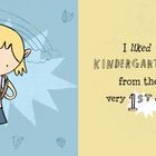 Linke Seite: Ein blondes Kind mit einem Rucksack. Text: "My awesome backpack."  
Rechte Seite: "I liked Kindergarten from the very 1st day." "It was better than a dinosaur museum, a circus and a super-duper mega-three-scooper ice-cream sundae."