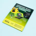 EVERYDAY BUGS. EXTRAORDINARY POWERS. Drei Insektenbilder: Biene, Libelle, Käfer. Grüner Hintergrund mit Text über Insekten.