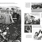 McLaren-Teamchef Andrea Stella mit Oscar Piastri und Norris beim Japan GP 2023. Norris wird Zweiter, Piastri Dritter.