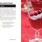 Text: "Certified Deathtrap", "Coney Island", Rezept für einen Cocktail mit Wodka und Cranberrysaft. Rotes Getränk mit Beeren.