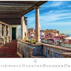 Lissabon, Santa Luzia. Eine ruhige Terrasse mit gemusterten Fliesen, Säulen und einem Blick auf bunte Häuser und das Meer.