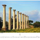 "Famagusta, römische Ruinen von Salamis" steht oben. Unten sind die Zahlen 1 bis 30. Antike Säulen vor blauem Himmel.