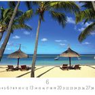 Text: "Mauritius, 6, CASARES EDITION." Sandstrand mit Palmen, Strohdächern und Liegen, dahinter ein ruhiges Meer mit Booten.
