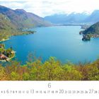 "Lac d'Annecy, Haute-Savoie". Kalenderblatt mit See und Bergen, umgeben von grünen Hügeln und vereinzelten Häusern.