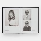 Links: "Xaviera Hollander", Nr. 120. Rechts: "David Hockney", Nr. 121. Drei Porträts, schwarz-weiß.