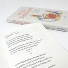 "Fröhliche Ostern" von Kurt Tucholsky, Gedicht über Osterhasen. Im Hintergrund Buch mit Hasenillustration.