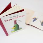 "Peter Gaymann: Wein und Sein. Gedichte und Cartoons. Reclam" steht auf einem Buch mit einem illustrierten Weinflaschenmotiv.