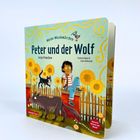 "Meine Musikmärchen: Peter und der Wolf" von Sergej Prokofjew. Illustration: Junge mit Katze, Wolf, Vogel, Wiese.