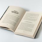 Kapitel 2: WORAUF WIR STOLZ SEIN KÖN(T)TEN. Aufgeschlagenes Buch mit Text auf zwei Seiten, Seitennummern 50 und 51.