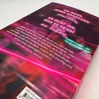 "72 STUNDEN MIT DIR" von Darianne Schramm auf einem Buchcover. Ein Paar umarmt sich in einer beleuchteten Stadt.