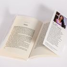 Ein Buch ist geöffnet bei Kapitel 9, "Vision". Ein Einleger zeigt ein Foto und einen Text über Dr. med. Judith Joseph.