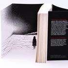 Text über Annika Strauss und Sebastian Fitzek, daneben ein Buch mit schwarzer Illustration: ein Mädchen am Wasser.