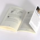Text: "Mel Robbins", "Dana Sierens Smith." Geöffnetes Buch mit einem Blatt, das herausragt.