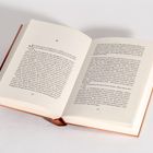 Offenes Buch, Seitenzahlen 182 und 183, Text in Absätzen, Zitatzeichen am Anfang, weißer Hintergrund.