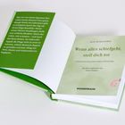 Ein Buch liegt geöffnet da. Linke Seite: Weisheit über Opossums. Rechte Seite: Titel "Wenn alles schiefgeht, stell dich tot". Autor: Ally Burguieres.