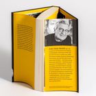 Ein aufgeschlagenes Buch mit gelbem Innencover. Links Text über Autobiografien, rechts ein Foto und Infos zu Franz Xaver Gernstl.