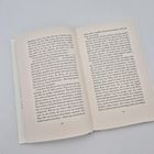 Seitenzahlen 34 und 35. Ein aufgeschlagenes Buch mit Text über Erinnerungen und Geschichten, die jemandem erzählt wurden.