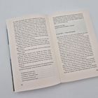 Zwei Buchseiten, die linke mit Text über Witze und Sprachen, die rechte über eine Reise am 14. Juni 2001.