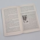 Text: "Überlebt – Abstieg im Nebel", "Alessandro Gogna". Layout: Buch-Aufschlag mit Text und einem Foto auf der rechten Seite.