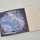 Texte: Lianne Mars, Cursed by Shadows. Karte mit Orten wie Aswar, Auenwald, Hexenhain, Obsthain. Meist blau und weiß.