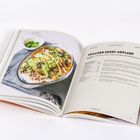 „Veganer Sushi-Auflauf“ mit Rezepttext. Links eine Fotoabbildung des zubereiteten Gerichts in einer Glasform mit Beilagen.