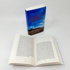 Eine geschlossene Buchrückseite mit dem Titel "Dänische Aussicht" von Frida Gronover und ein aufgeschlagenes Buch.