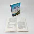 Buchcover: "H.C. HOPE - Herzklopfen im kleinen Cottage". Geöffnet auf Seite 84 und 85, oberer Text "Kapitel 8 - Max".