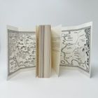 Das geöffnete Buch zeigt zwei Karten mit Orten wie "Steineiche", "Schönes Holz", "Lindenhof" und "Untern Inden".