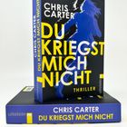 "Chris Carter, DU KRIEGST MICH NICHT, Thriller, ullstein." Ein Buchcover mit blauer, laufender Silhouette.