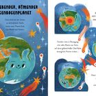"Unser lebender, atmender Regenbogenplanet" steht oben. Illustration zeigt Erde mit Gesicht, Sonne und Mond daneben.