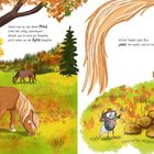 Ein kleines Pferd steht auf einer Wiese. Im Herbstwald mampft es, während ein anderes Pferd hinten grast. Ein Fliegenkarikatur beobachtet Pferdemist.
