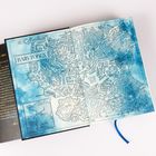 Karte mit dem Titel "Kair Toren", zeigt Orte wie "Hundemarkt" und "Insel Sava". Dominiert von blauen und weißen Farben.
