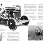 Texte: "DIE EVOLUTION DES TRAKTORS", "Bewegung auf der Scholle". 

Bild zeigt einen alten Traktor von CASE. Links ein Mann mit Pferd.