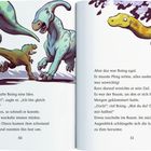 Text auf Seite 50: „Plötzlich hatte Boing eine Idee. ... Die Dinos rannten ihn fast um.“

Illustration mit Dinosauriern darunter. 

Text auf Seite 51: „Aber das war Boing egal. ... die Schlange zu ihm herunter.“

Illustration mit Baum und Schlange oben.