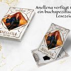"Anellena verfügt über ein buchspezifisches Lesezeichen." Ein Buch mit einer Frau in Piratenkleidung auf dem Cover.