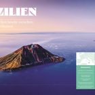 Text: Sizilien. Die Liparischen Inseln zwischen Wind und Vulkanen. Bild: Vulkaninsel im Meer, Abenddämmerung.