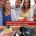 „Eiskalt erfrischt! Deine private Slushi-Bar für zu Hause“. Menschen halten Getränke und lachen.