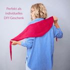 Text in rosa: "Perfekt als individuelles DIY-Geschenk." Frau mit blonden Haaren trägt ein blau-weiß gestreiftes Hemd und ein rotes Tuch.