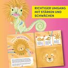Text: "RICHTIGER UMGANG MIT STÄRKEN UND SCHWÄCHEN." Illustration: Ein Chamäleon und eine Anleitung für einen "Stärkenlöwe".