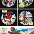 Spiderman hilft einer Frau, kämpft gegen einen Gegner, isst einen Donut und hilft einer Oma. Ein Schütze beobachtet.