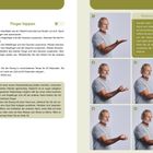 Fingerübungen-Anleitung: Finger spreizen, Zeigefinger zum Daumen, Übung variieren. Bilder eines Mannes demonstrieren die Schritte.