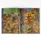Text: "FOLKLORE & EVERMORE (2020 bis 2022) versteckte Objekte und Taylor."

Bunte Illustration eines geschäftigen Dorfs.