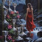 "Acht der Kelche." Eine Frau in rotem Kleid geht nachts durch einen Bach, umgeben von Kelchen und blühenden Blumen.