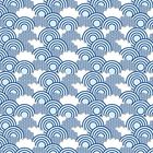 Kreisförmiges, blau-weißes Wellenmuster mit traditionellen japanischen Elementen.