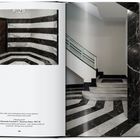 Texte: "floor, walls, stairs and doorframe: Rosso Levanto cipollaccite and Carrara Statuario Veneto marble". Linke Seite zeigt Marmorboden und -wände, rechts Treppe.