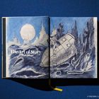 Text: "The Art of Story". Illustration: Landschaft mit Mond, Bergspitzen und Raumschiff.