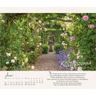 Text: "Blütensonne. Juni. Der Garten wird von Tag zu Tag immer noch schöner..." 

Ein grüner Laubengang mit bunten Blumen und einer Skulptur in der Mitte.
