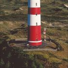 Kalenderseite "Juni_06" zeigt Leuchtturm in Dünenlandschaft.