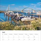 Kalenderblatt Juni; Fehmarnsundbrücke, Boote und blauer Himmel.